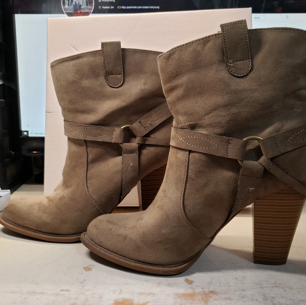 JustFab Boots size 10